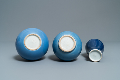 Five Chinese monochrome blue wares, 19/20th C.