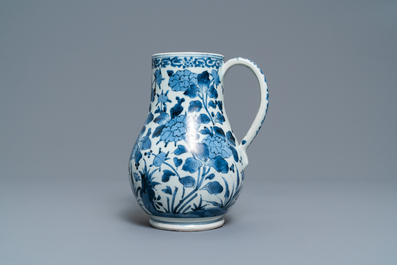 Une chope en porcelaine Arita en bleu et blanc, Japon, Edo, 17/18&egrave;me