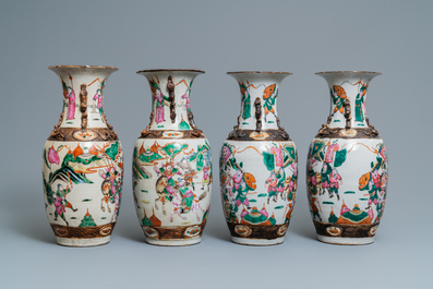 Deux paires de vases en porcelaine de Chine famille rose dite 'de Nankin', 19&egrave;me