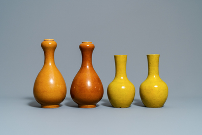 Drie paar Chinese monochrome vazen en een paar schotels, 19/20e eeuw