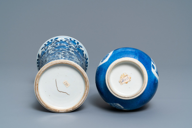 Un vase de forme bouteille en porcelaine de Chine bleu poudr&eacute; et un en bleu et blanc, Kangxi