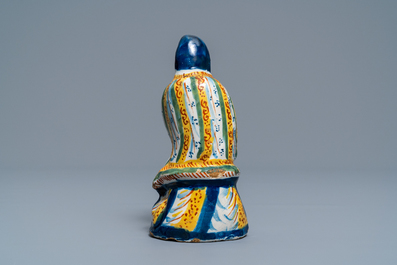 Een polychrome Delftse chinoiserie figuur van de Chinese godin Guanyin, 1e kwart 18e eeuw