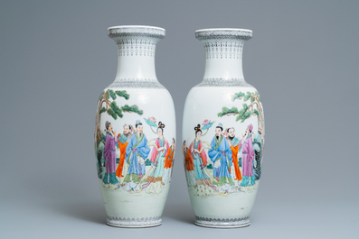 Twee paar Chinese famille rose vazen, Qianlong merken, Republiek