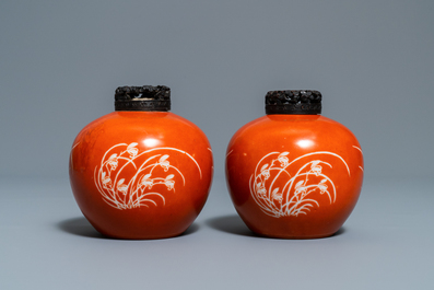 Two pairs of Chinese coral-ground jars and a flamb&eacute;-glazed bottle vase, 19/20th C.