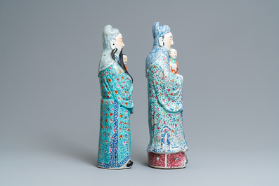 Twee Chinese famille rose figuren van een onsterfelijke, 19/20e eeuw