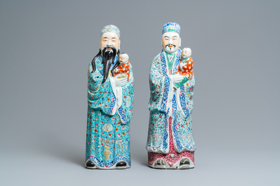 Twee Chinese famille rose figuren van een onsterfelijke, 19/20e eeuw