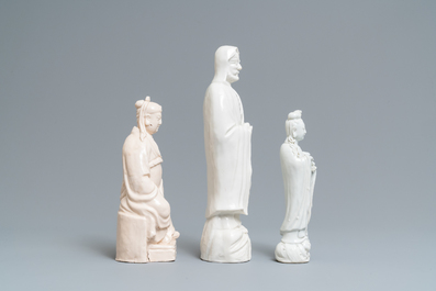 Drie Chinese Dehua blanc de Chine figuren, 18/19e eeuw