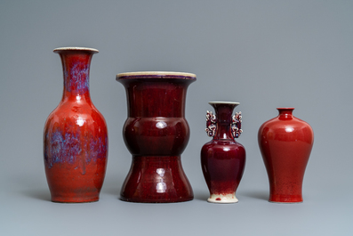 Quatre vases en porcelaine de Chine monochrome sang de boeuf et flamb&eacute;, 19/20&egrave;me