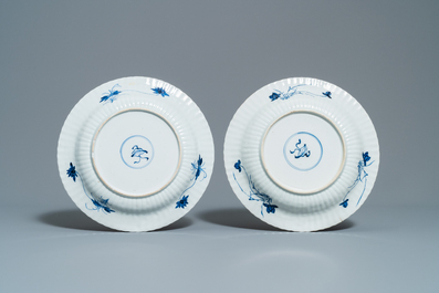 Quatre plats polylob&eacute;s en porcelaine de Chine en bleu et blanc, Kangxi