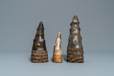 Trois S&ugrave;ng t&ecirc; giac ou objets de lettr&eacute; en corne de buffle, Vietnam, 19&egrave;me