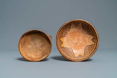 A varied collection of partly painted pottery, Middle- and South-America