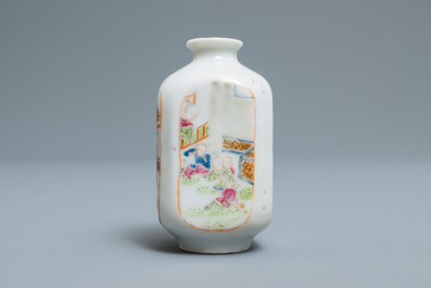 A Chinese famille rose 'playing boys' snuff bottle, 18/19th C.