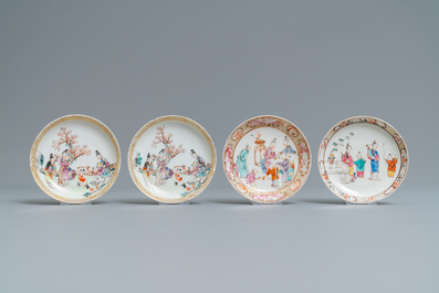 Vier Chinese famille rose koppen en schotels met mandarijns decor, Qianlong