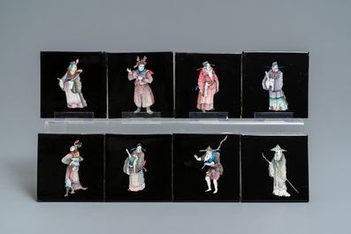 106 polychrome Delftse tegels met decor van Chinezen op zwarte fondkleur, Makkum, 1985