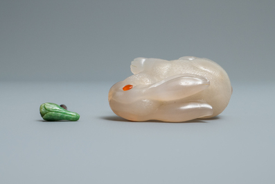 Une tabati&egrave;re en forme de lapin en agate sculpt&eacute;, Chine, 19/20&egrave;me