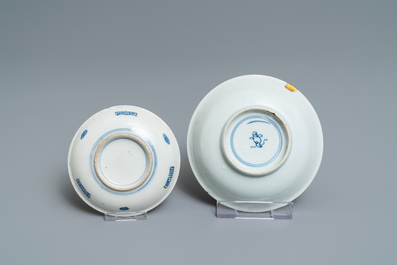 Deux coupes en porcelaine de Chine en bleu et blanc &agrave; d&eacute;cor floral, Kangxi et Tianqi