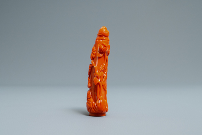 A Chinese carved red coral snuff bottle with birds and flowers, 19/20th C.