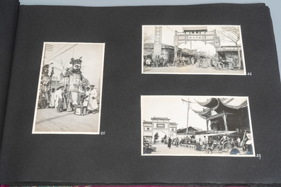 Un album de photos en noir et blanc d'un voyage en Chine, vers 1900-1920