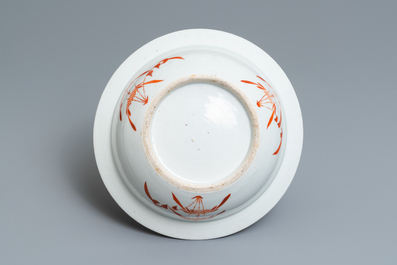 Une terrine couverte, une assiette et un bol en porcelaine de Chine famille rose, 19&egrave;me