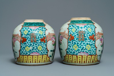Een paar Chinese famille rose potten en een paar famille verte craquel&eacute; kommen, 19/20e eeuw