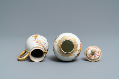 Een Chinese famille rose theebus en een melkkan met Meissen-stijl decor, Qianlong