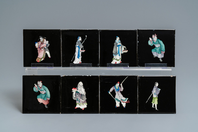 106 polychrome Delftse tegels met decor van Chinezen op zwarte fondkleur, Makkum, 1985