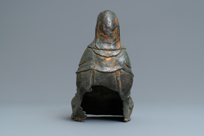 Een grote Koreaanse bronzen figuur van Guanyin, 17e eeuw