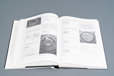 Regina Krahl, John Ayers: Chinese Ceramics in the Topkapi Saray Museum, Istanbul: A Complete Catalogue, 3 volumes