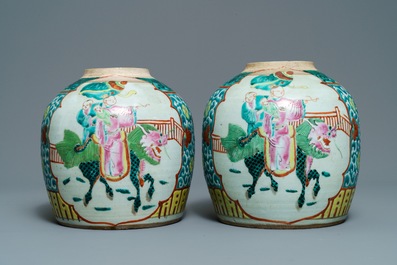 A pair of Chinese famille verte crackle-glazed bowls and a pair of famille rose jars, 19/20th C.