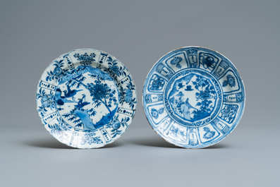 Quatre assiettes en porcelaine de Chine en bleu et blanc de type kraak, Wanli