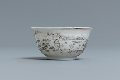 Une tasse et soucoupe en porcelaine de Chine grisaille &agrave; d&eacute;cor d'Europ&eacute;ens, Yongzheng