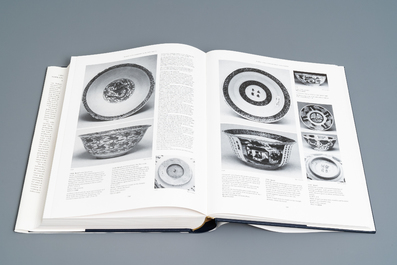 Regina Krahl, John Ayers: Chinese Ceramics in the Topkapi Saray Museum, Istanbul: A Complete Catalogue, 3 volumes