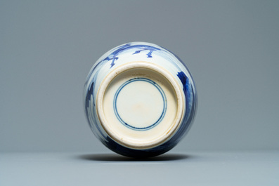 Een Chinese blauw-witte vaas met herten en kraanvogels, Kangxi