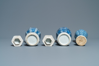 Six vases en porcelaine de Chine en bleu et blanc, Kangxi
