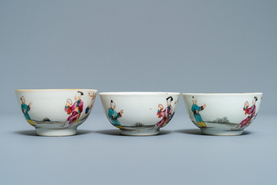 Thirteen Chinese famille rose cups and eleven saucers with mandarin design, Qianlong