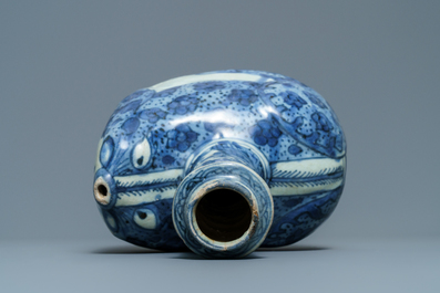 A Chinese blue and white kraak porcelain frog-shaped kendi, Wanli