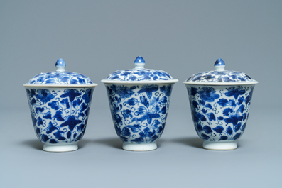 Six Chinese blue and white (covered) cups and saucers, Kangxi