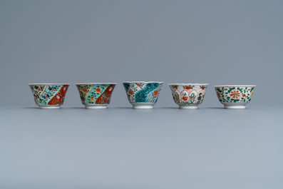 Onze tasses et soucoupes en porcelaine de Chine famille verte, Kangxi