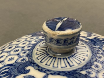 A Chinese blue and white Vietnamese market 'Bleu de Hue' bowl and cover, 19th C.