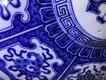 Een fraaie Chinese blauw-witte 'Bajixiang' moon flask vaas, Qianlong merk, 19e eeuw