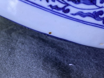 Een fraaie Chinese blauw-witte 'Bajixiang' moon flask vaas, Qianlong merk, 19e eeuw