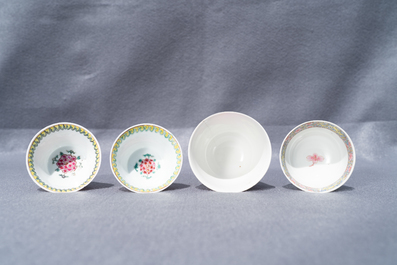 Quatre tasses et soucoupes en porcelaine de Chine famille rose, Yongzheng/Qianlong
