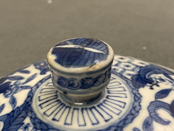 Een Chinese blauw-witte 'Bleu de Hue' dekselkom voor de Vietnamese markt, 19e eeuw