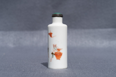 A Chinese famille verte 'Zhong Kui' snuff bottle, 19th C.