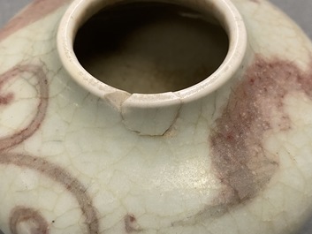 Un lave-pinceaux en porcelaine de Chine &agrave; d&eacute;cor d'un dragon en rouge de cuivre, 18/19&egrave;me