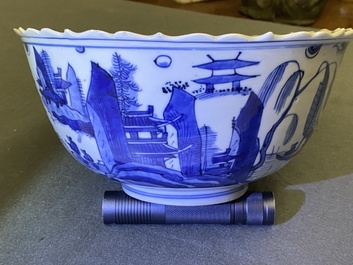 Un bol en porcelaine de Chine en bleu et blanc &agrave; d&eacute;cor d'un paysage au pagode, Wanli
