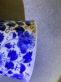 Six Chinese blue and white (covered) cups and saucers, Kangxi