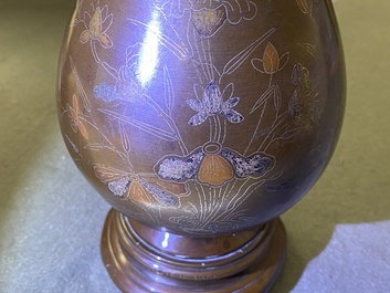 Deux vases en bronze incrust&eacute; d'argent et de cuivre pour le march&eacute; vietnamien, Chine, 19/20&egrave;me