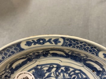 Une assiette en porcelaine de Chine en bleu et blanc de type kraak &agrave; d&eacute;cor d'aigrettes, Wanli