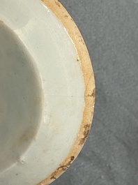 Une paire de coupes en porcelaine de Chine qingbai &agrave; d&eacute;cor en relief, Song